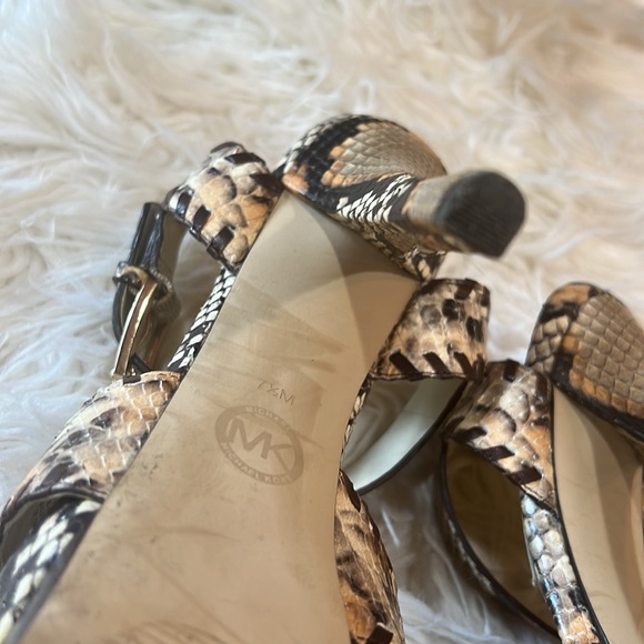 Michael Kors Jet Set six snake skin heel - Picture 10 of 12